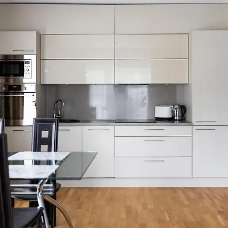 Apartman Premium Living With Sauna, Balcony And Parking