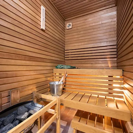 Premium Living With Sauna, Balcony And Parking *