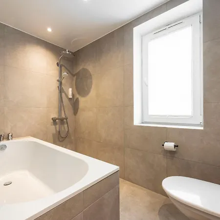 Apartman Premium Living With Sauna, Balcony And Parking